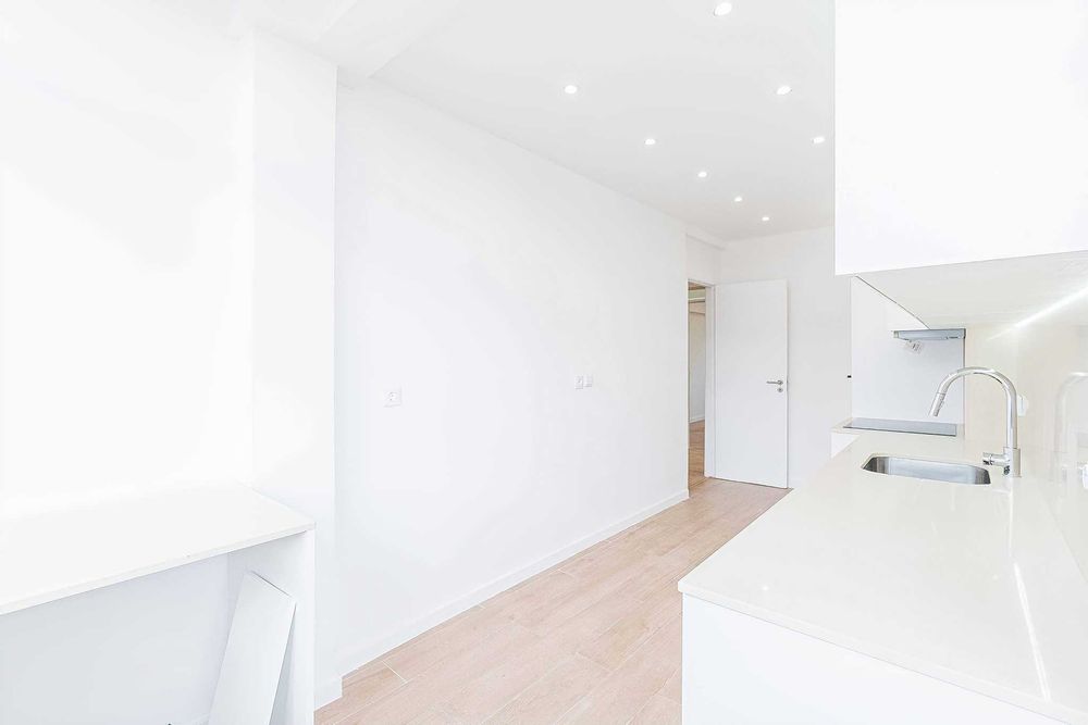 Apartamento Remodelado com Terraço e Varandas