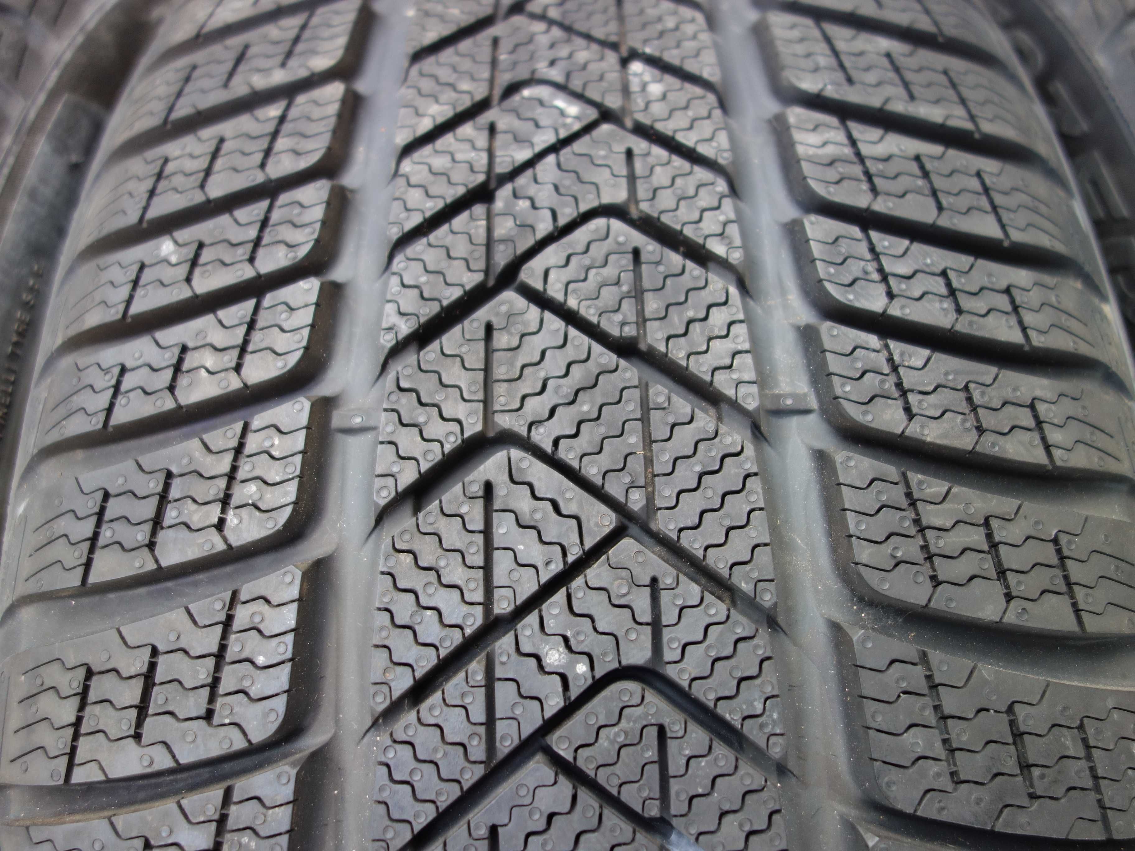 Opony Zimowe 255/40/20 PIRELLI SOTTOZERO NOWE 4 Sztuki