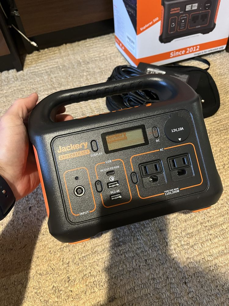 Зарядна станція Jackery Explorer 300 W США