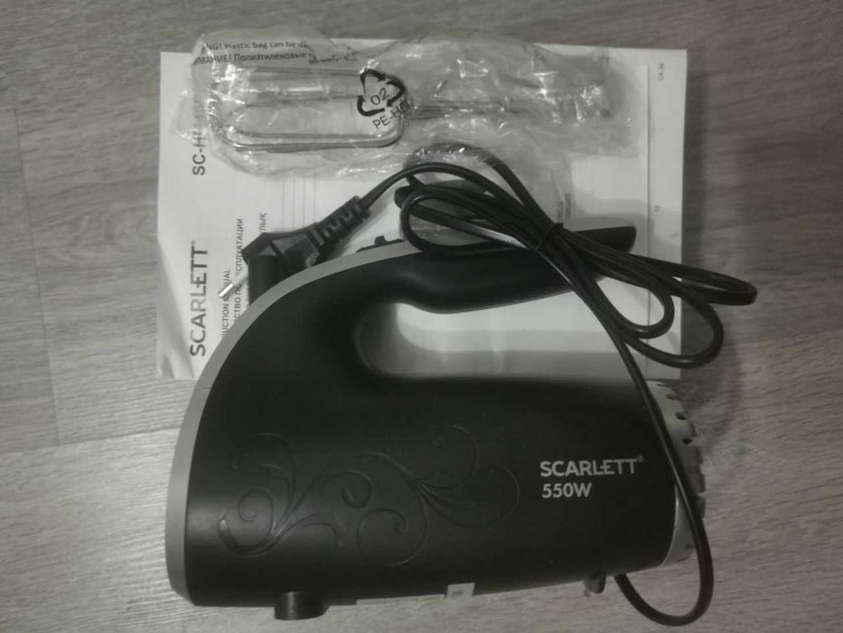 Міксер Scarlett  SC-HM40S09 темно чорно сірий SC-HM40S13 біло червоний