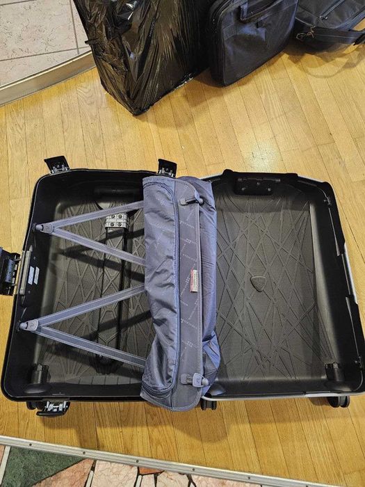 Чемодан из полипропилена 4-х колесах Roncato Light Черный (средний)