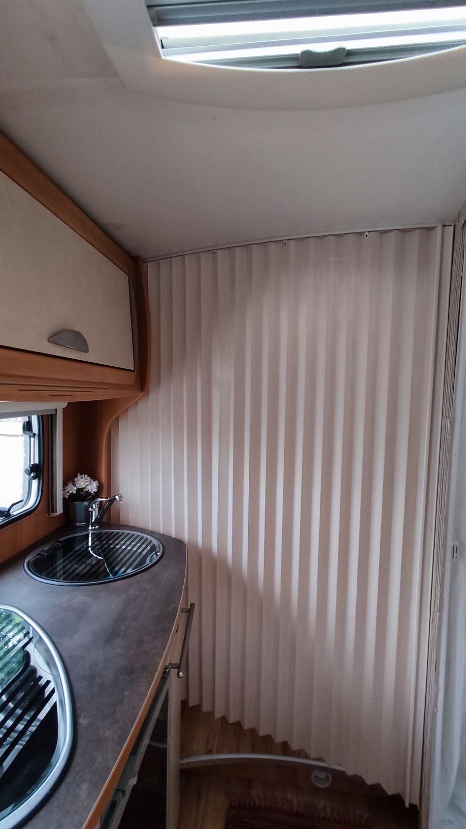 Autocaravana Cama central