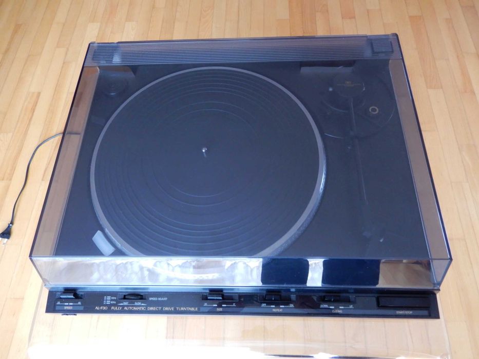 Gramofon JVC super stan.