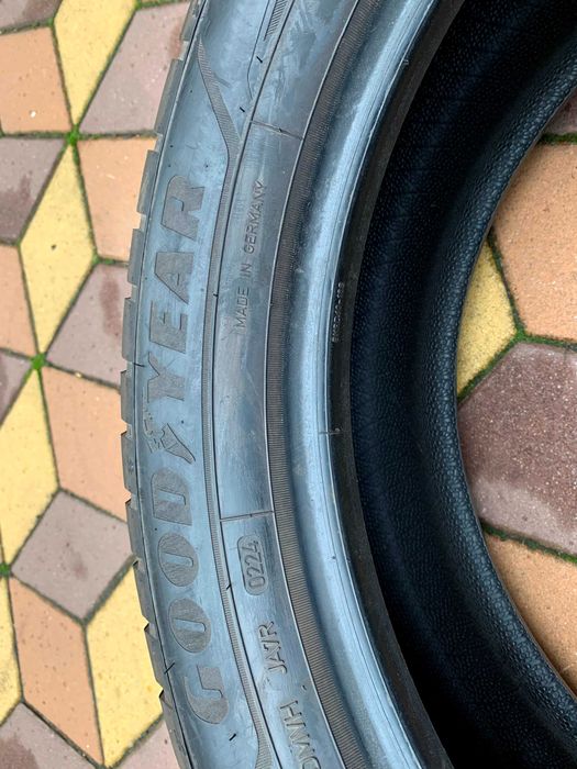235/50 R20 GoodYear UltraGrip Performance +. Шини зимові 4 шт.