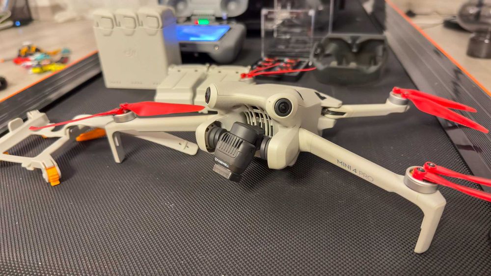 Dron DJI MINI 4 pro Fly More Combo z extra dodatkami - stan idealny