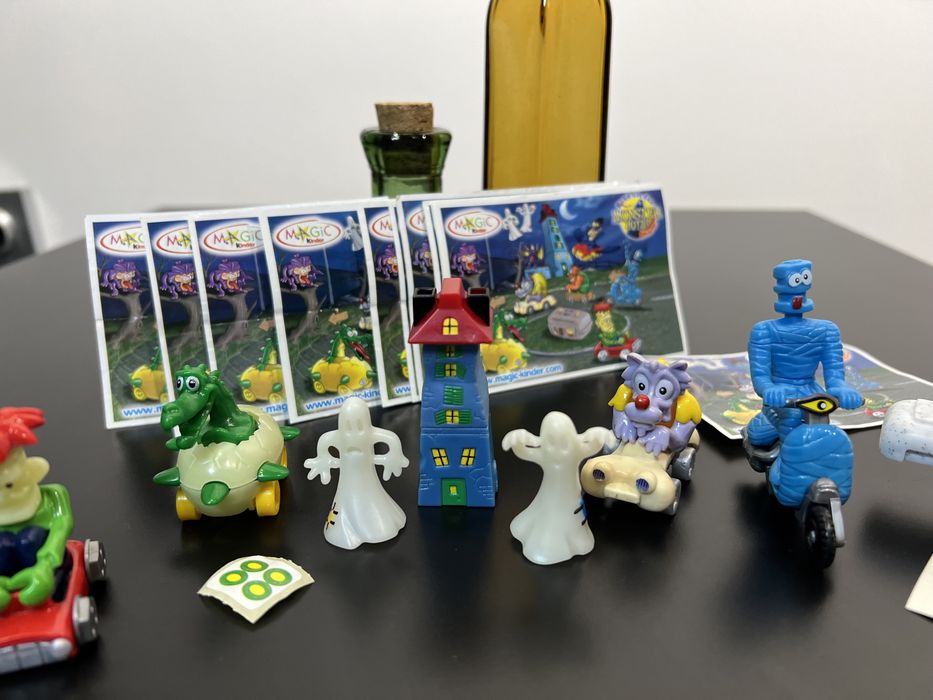 Отель монстров готель монстрів кіндер іграшки колекція