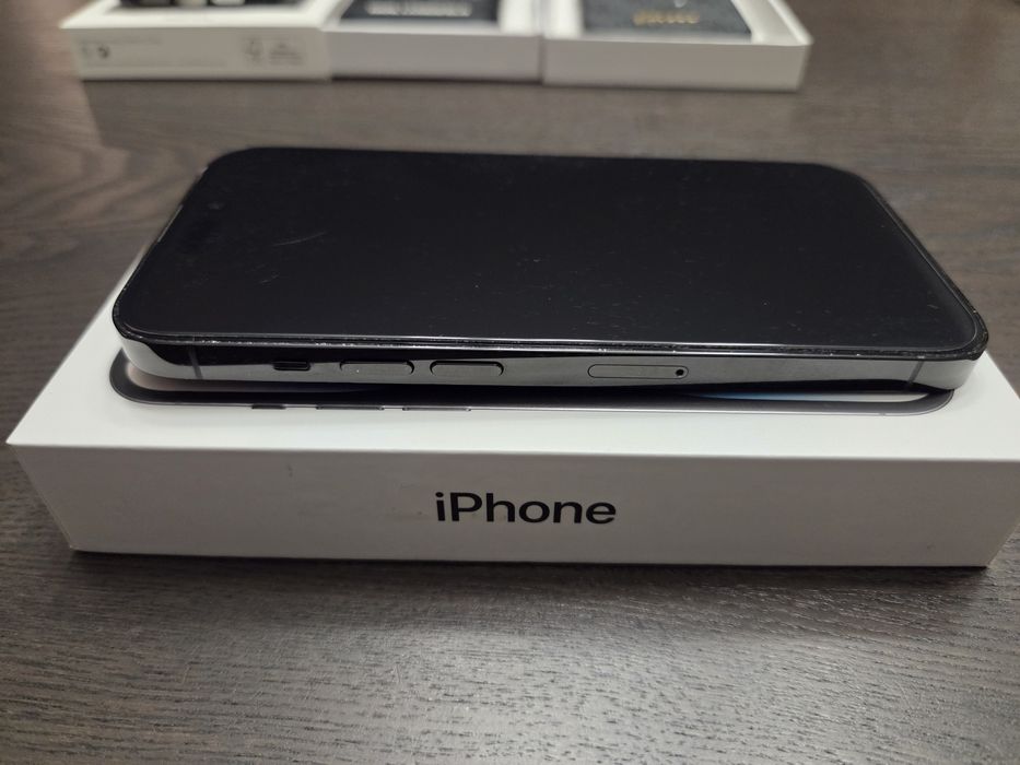 iPhone 14 Pro Space Black 128GB komplet z 3 pokrowcami gratis