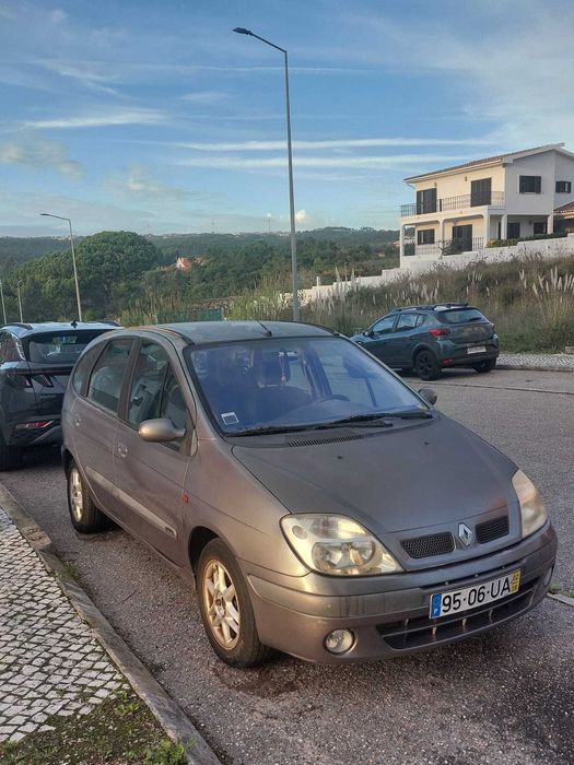 Renault Scénic - ano 2002 com 230mil km