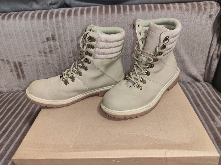 Женские зимние ботинки