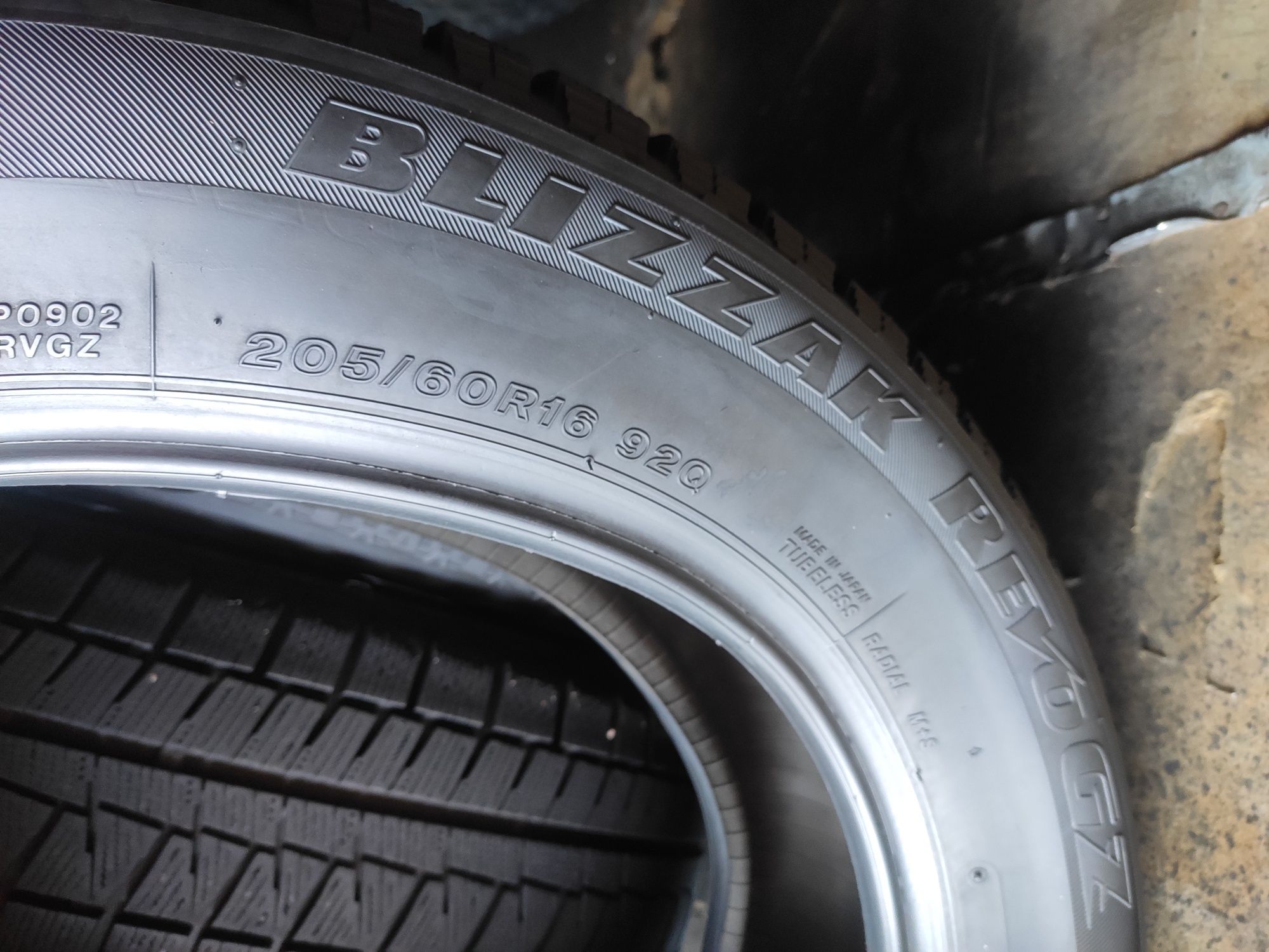 Зимняя резина шини 205.60.16 Bridgestone Blizzak RevoGZ.7.5мм.6.5мм.Яп