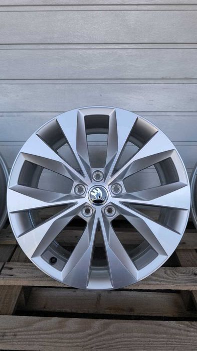 Felgi aluminiowe Skoda Superb IV III Scout Vw 18" 5x112 Et44 (GD1257)