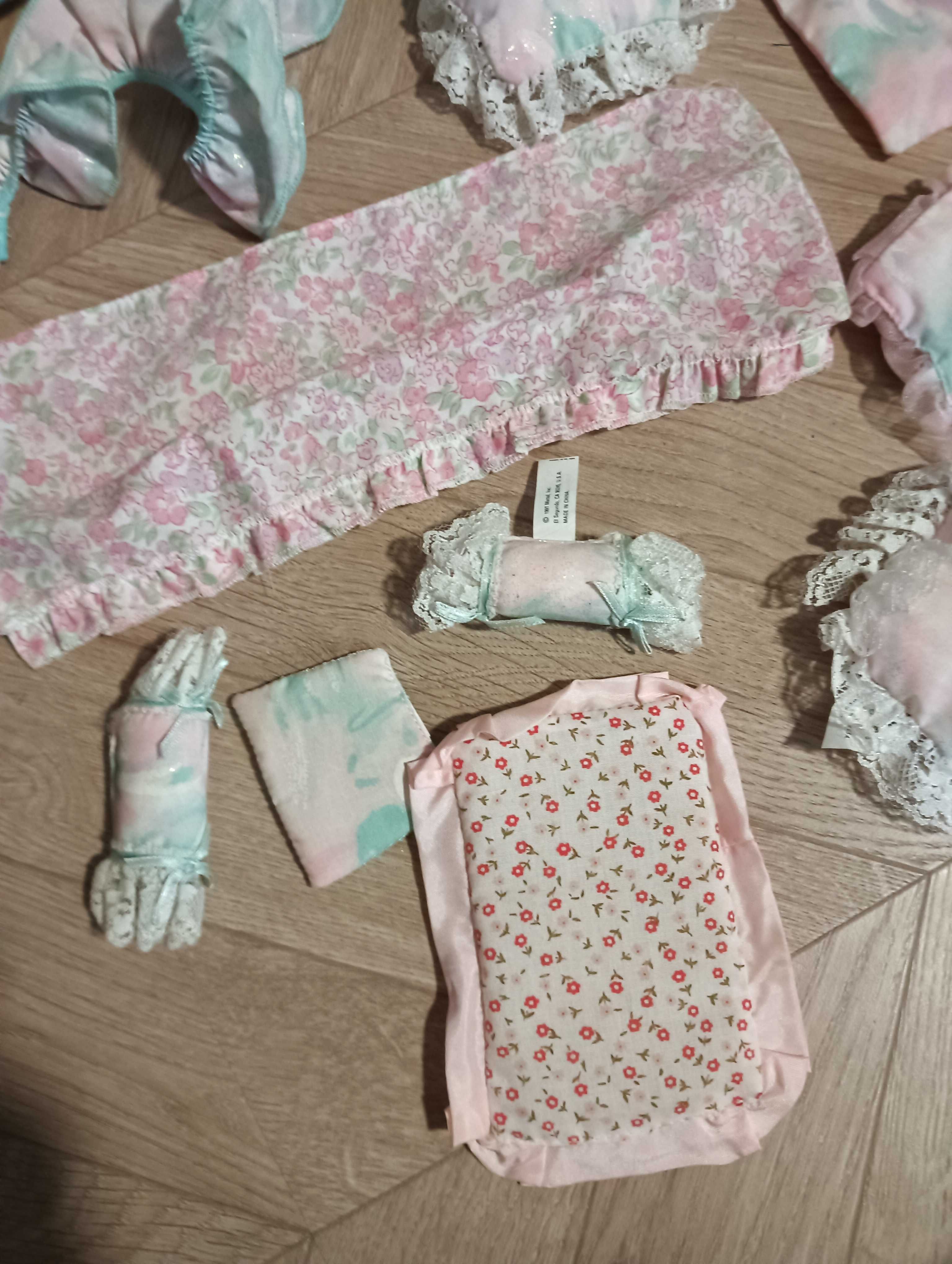 Zestaw poduszek pościeli dla lalki Barbie Mattel 1988 - 1992