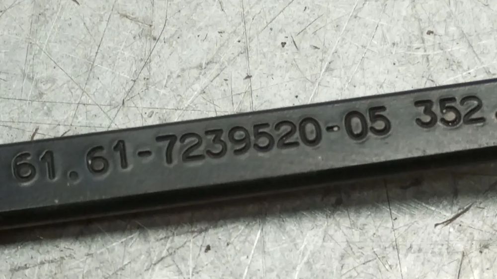 Haste / braço de escova limpa vidros frente direita BMW 1 (F21)