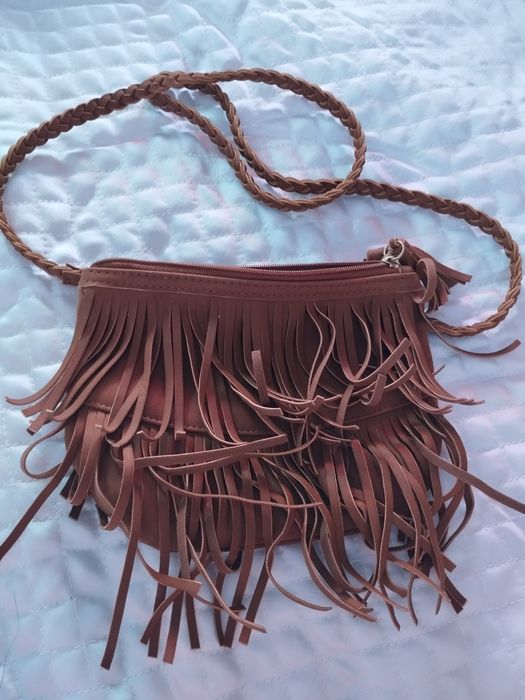 Mini torebeczka z frędzlami.Kolor brąz