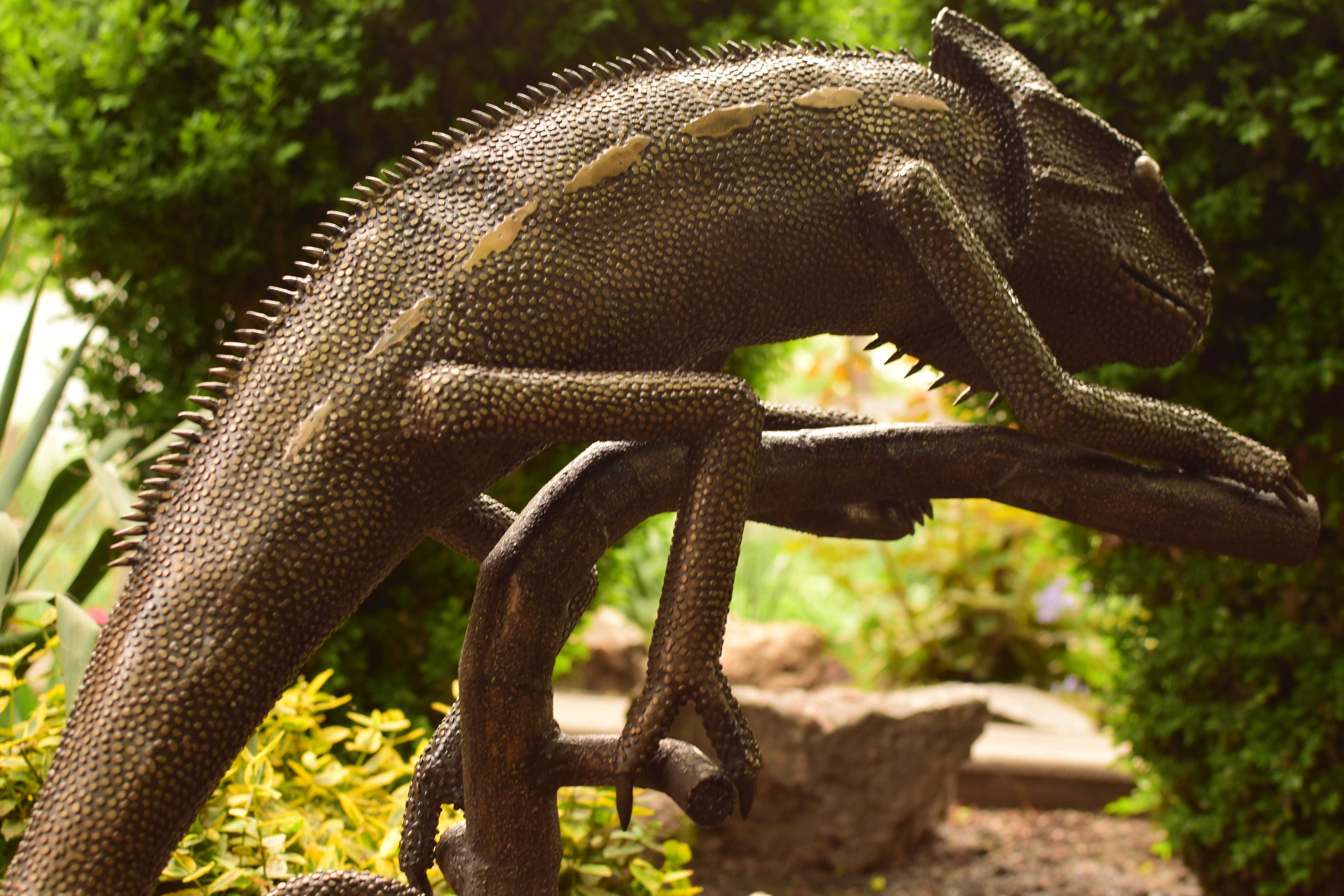 садовая кованная скульптура хамелеон из нержавеющей стали ручной работ