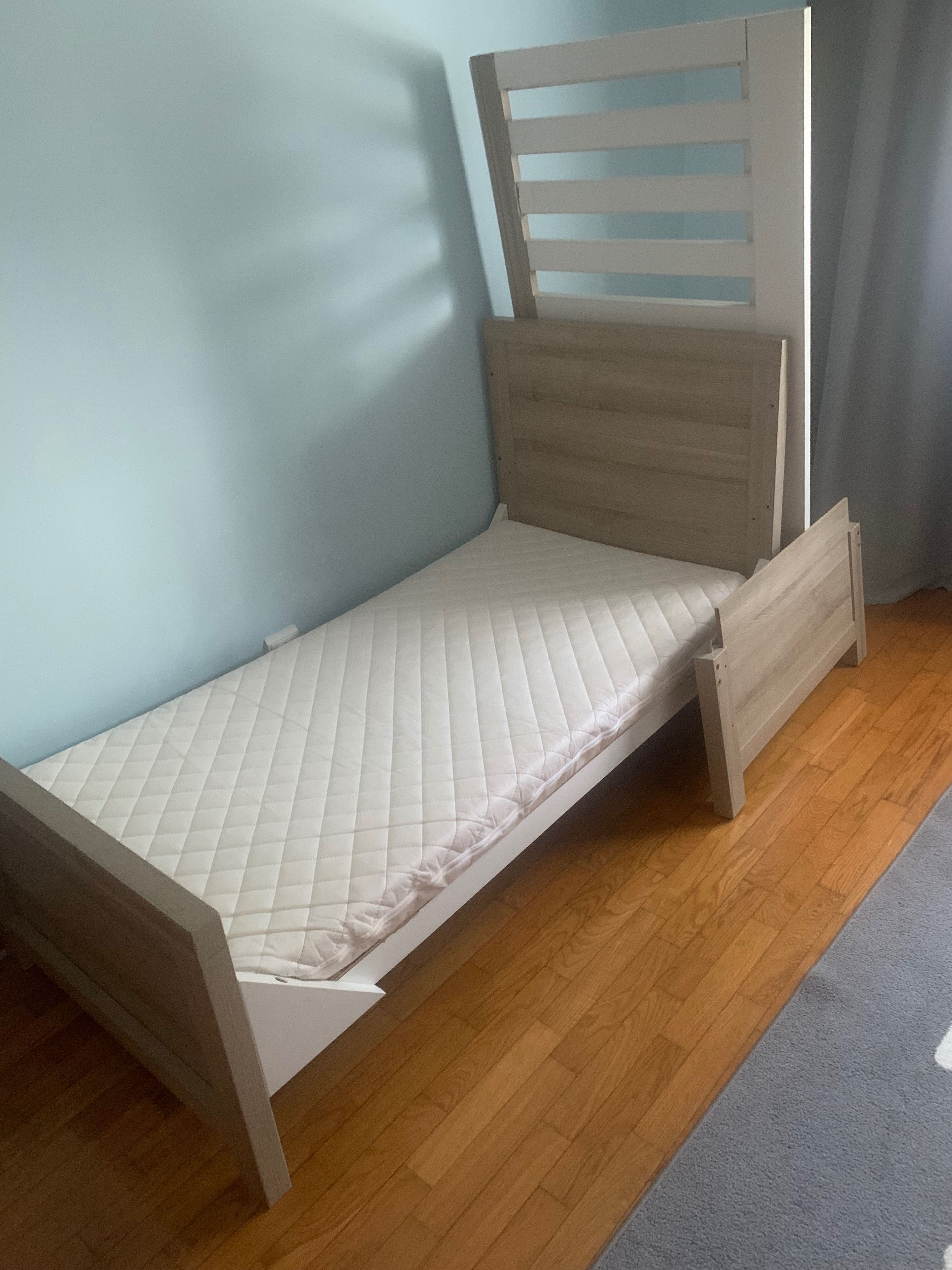 Quarto bebé/crianca 3 em 1 + comoda + roupeiro.