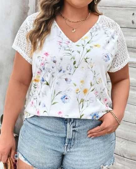 Blusa com renda e padrões florais tamanho xl