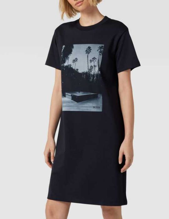 Брендовое платье-футболка с принтом Hugo Boss