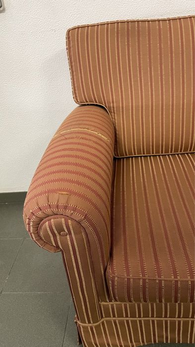 Sofá de 2 lugares em tecido