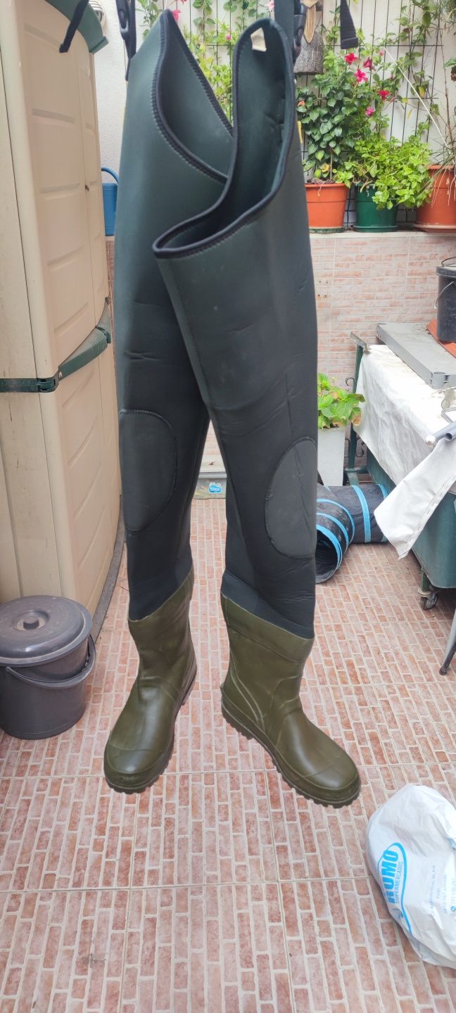 Botas neoprene  cano alto