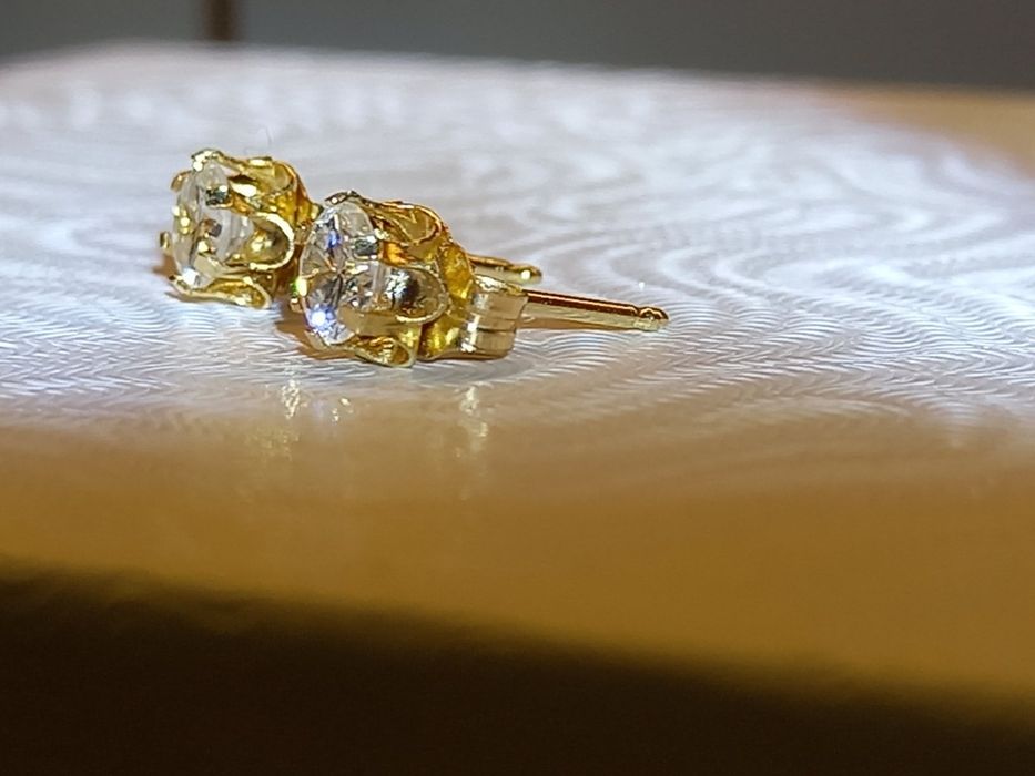Золотые пуссеты с бриллиантами 0.61 кт