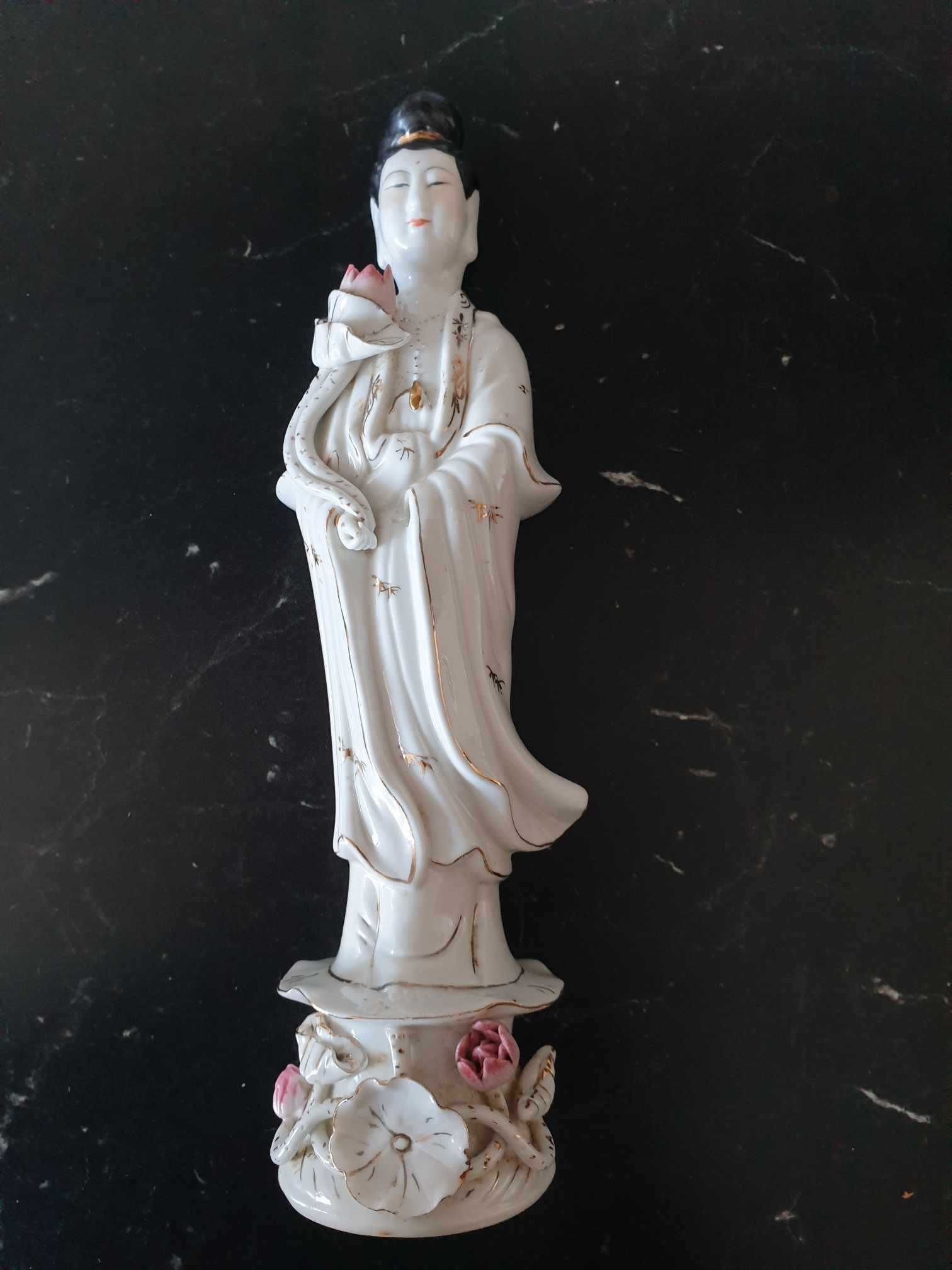 Deusa antiga com flor de lótus