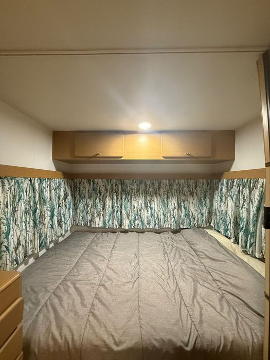 Vende-se Material roulotte c/ 2 camas, wc e avançado c/ cozinha