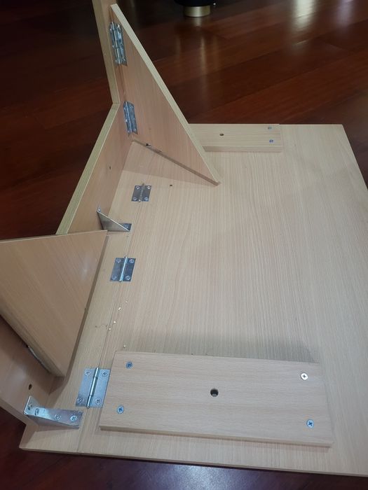 Mesa de madeira para fixação em parede. Excelente