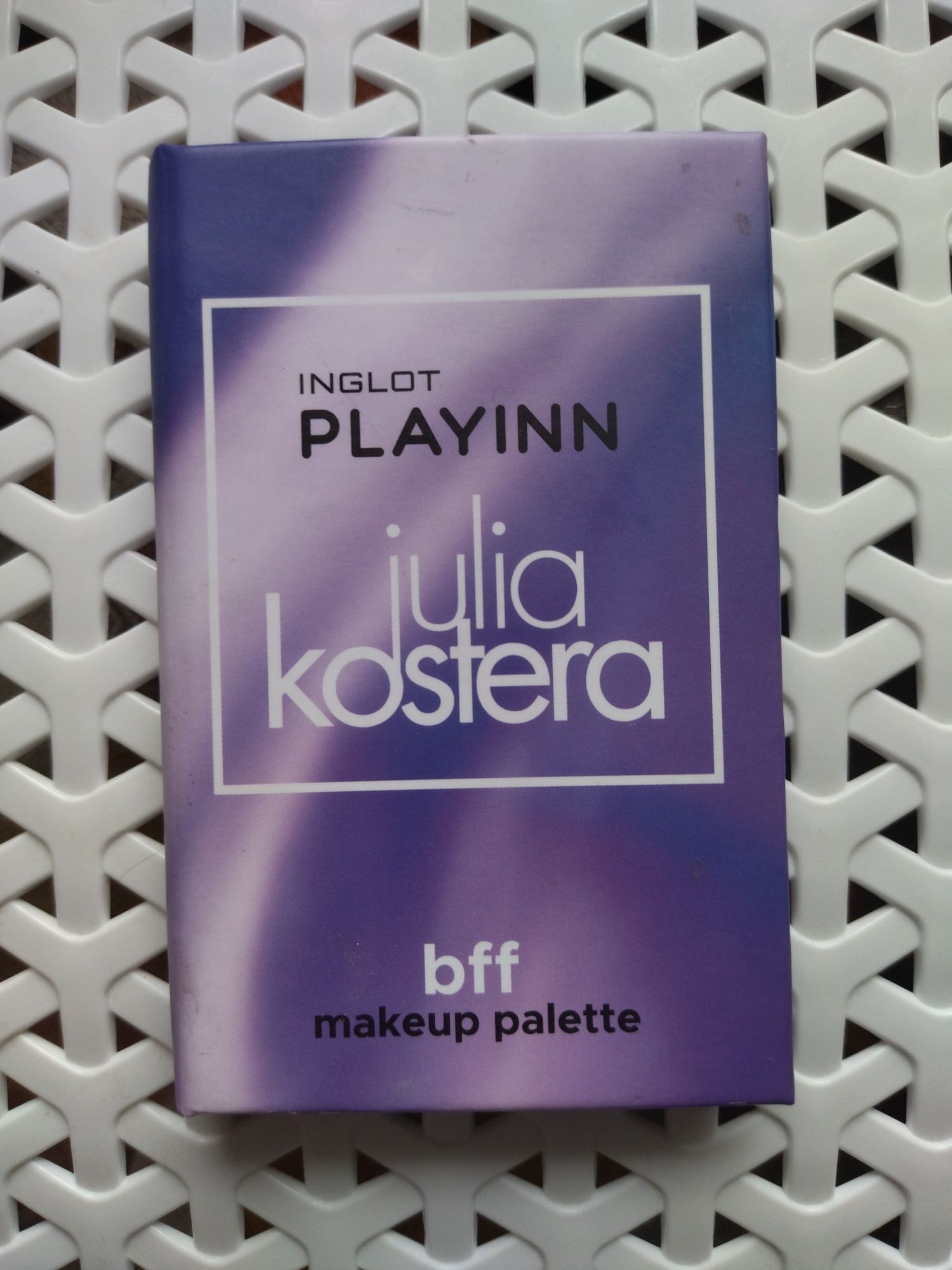 Paleta cieni Revolution Roxi Inglot Gratis