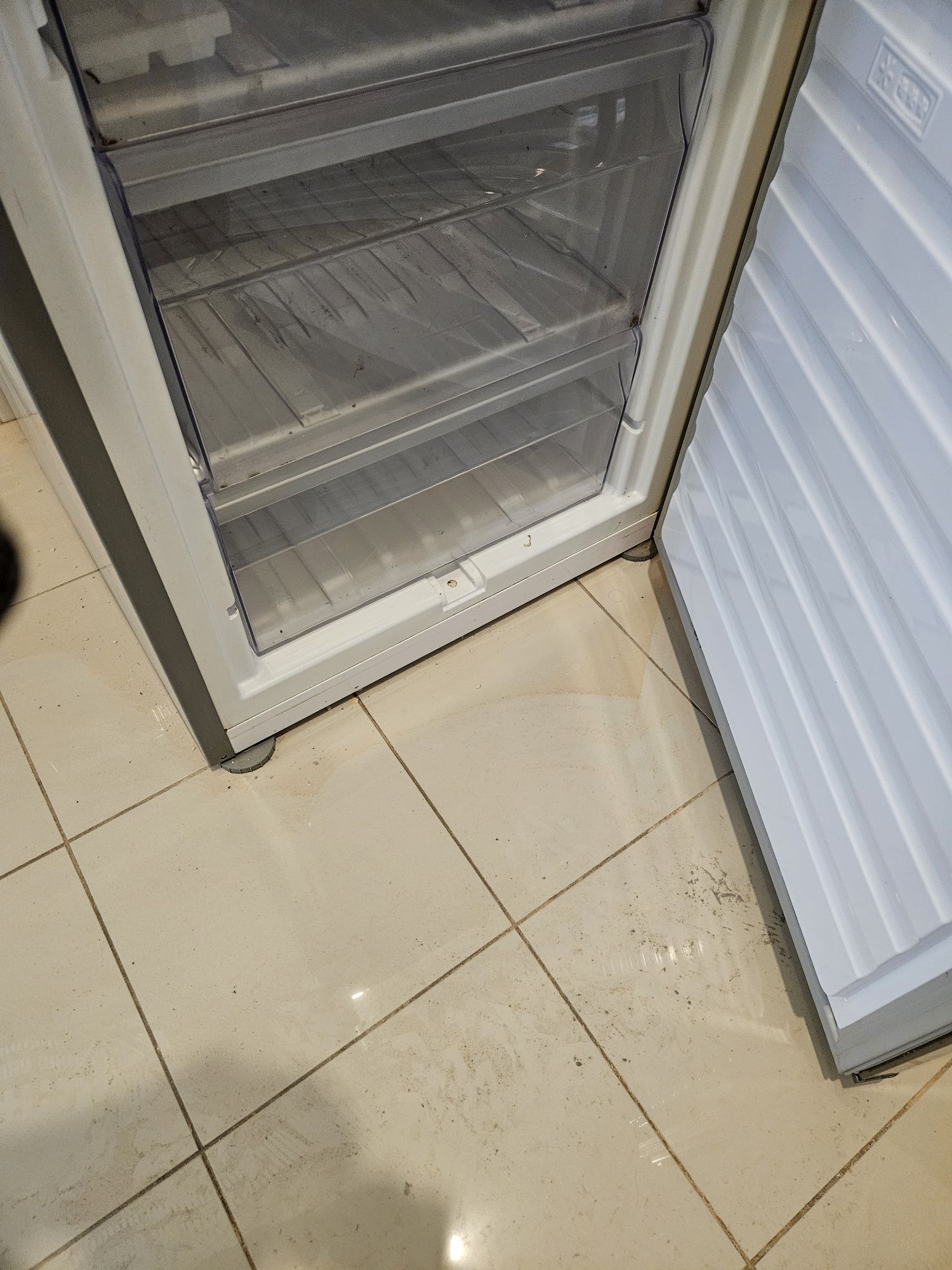 Frigorífico cinza combinado wirlpool
