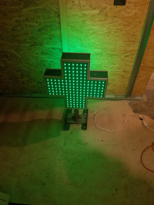 Меблі для аптеки в доброму стані