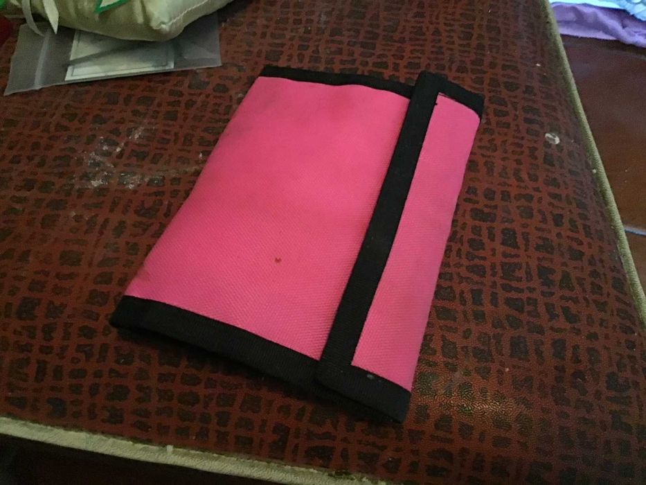porta moedas rosa e preto