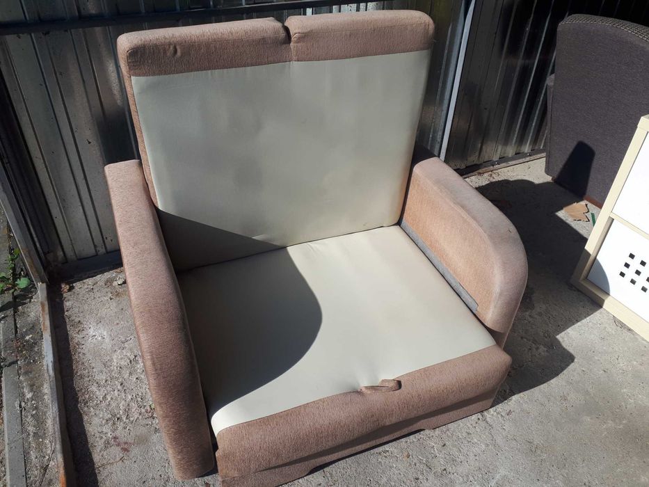 Kanapa dwuosobowa zadbana