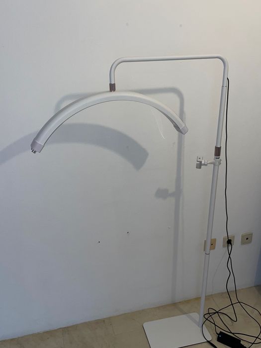 Candeeiro meia lua branco