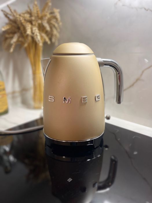 Czajnik Smeg 1,7l model KLF03 matowy szampan