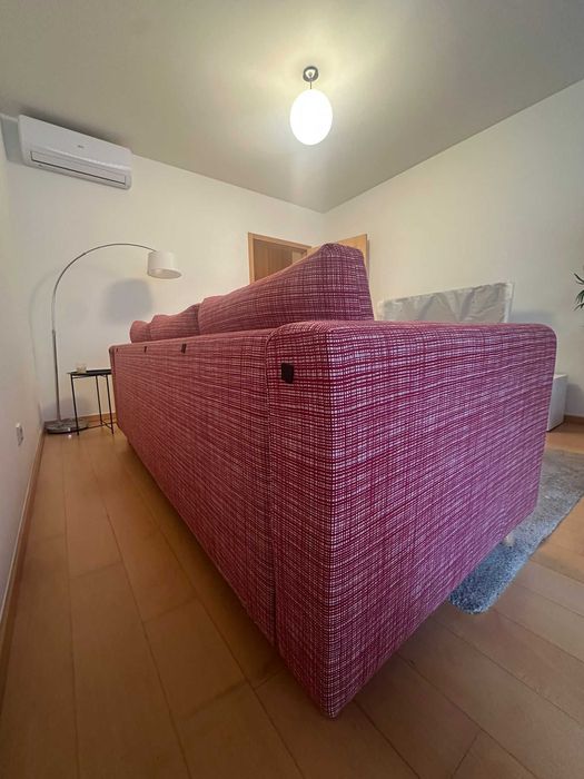 Sofá 3 lugares com puff, vermelho