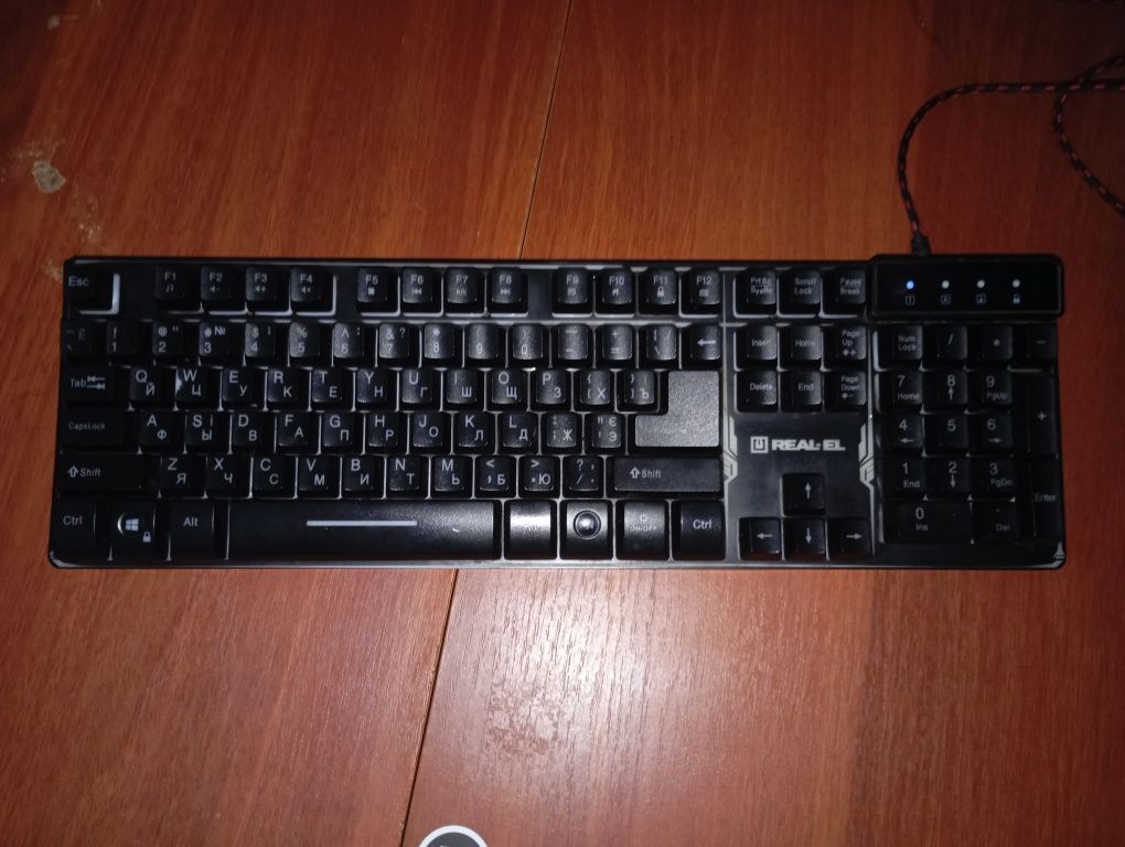Продам игровую клавиатуру Real-el