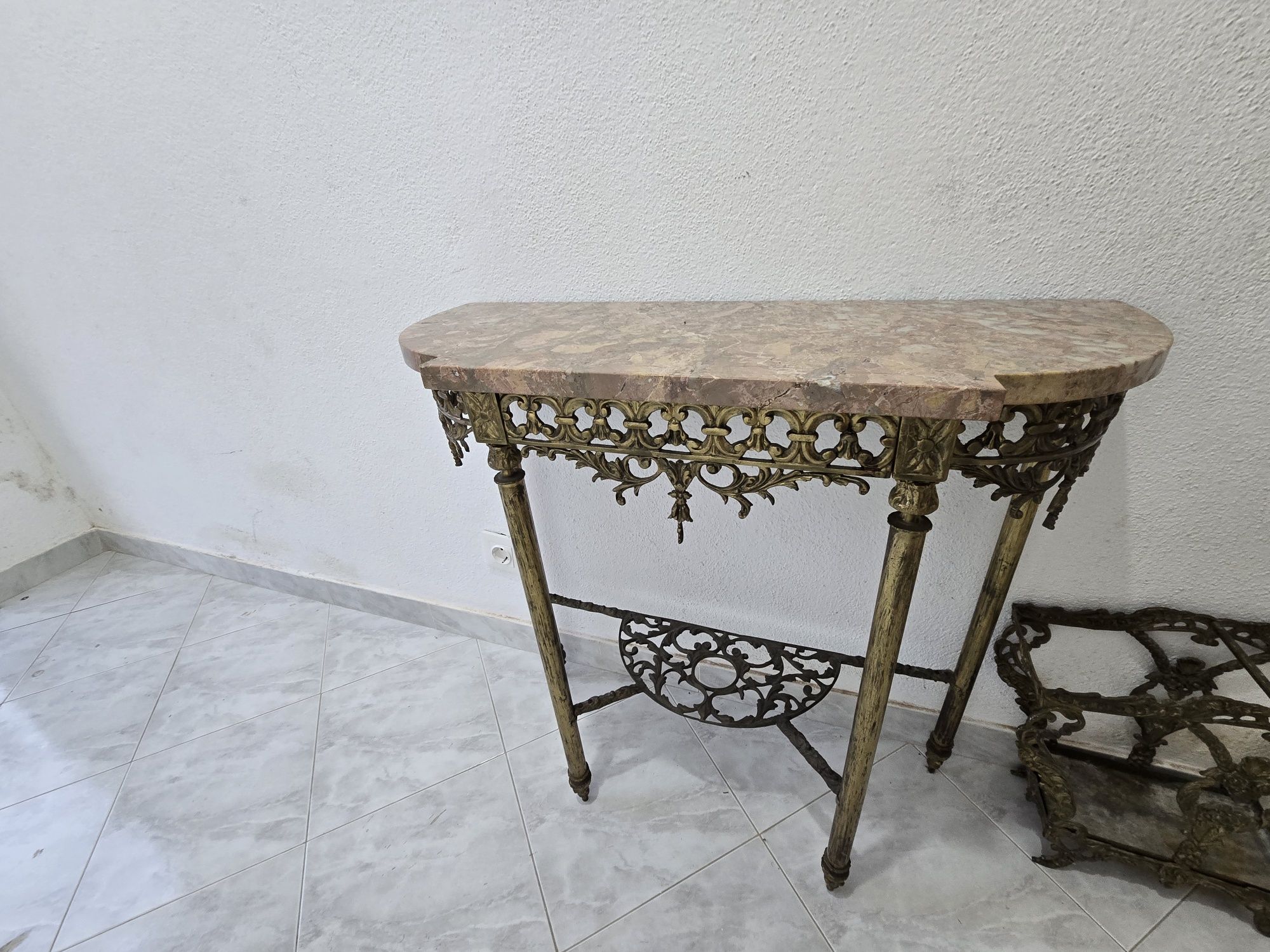 Aparador, Bengaleiro de Chão e de Parede