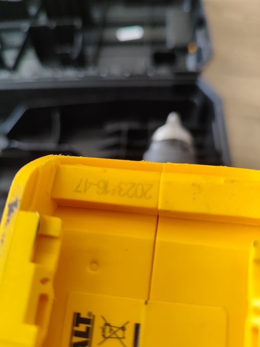 Wkrętarka udarowa DeWalt 18v+4ah, ładowarka, walizka