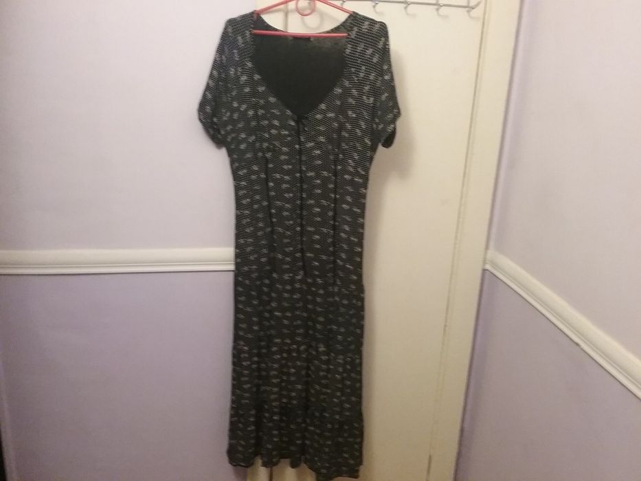 Сукні жіночі б/в і нові.