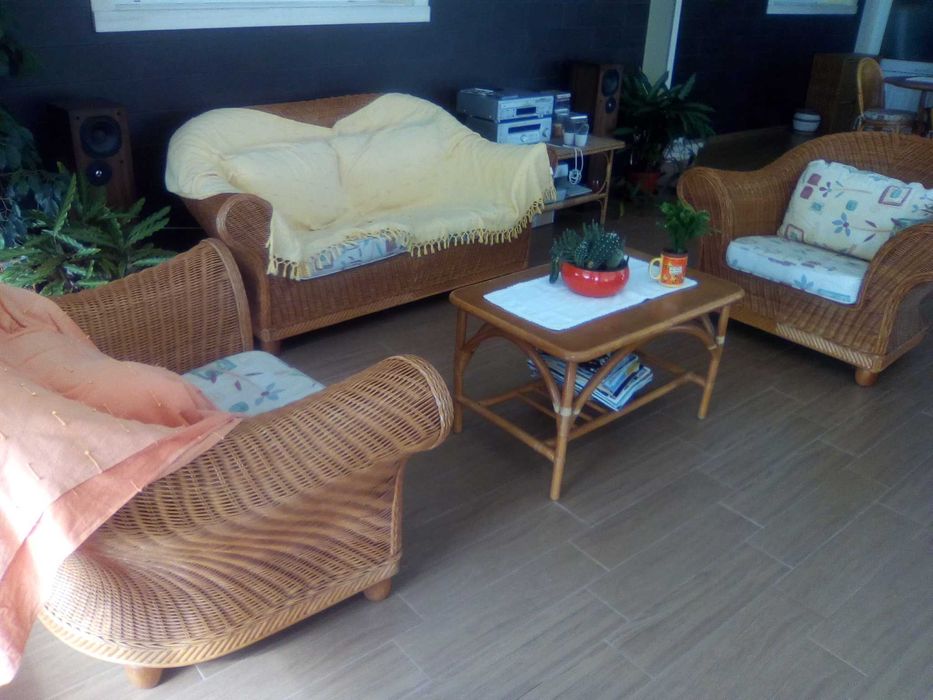 sala de jantar e de estar em bambu