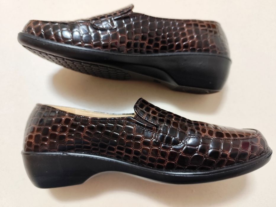 Sapatos castanhos em pele genuína - Elova (Novo - Tam. 37)