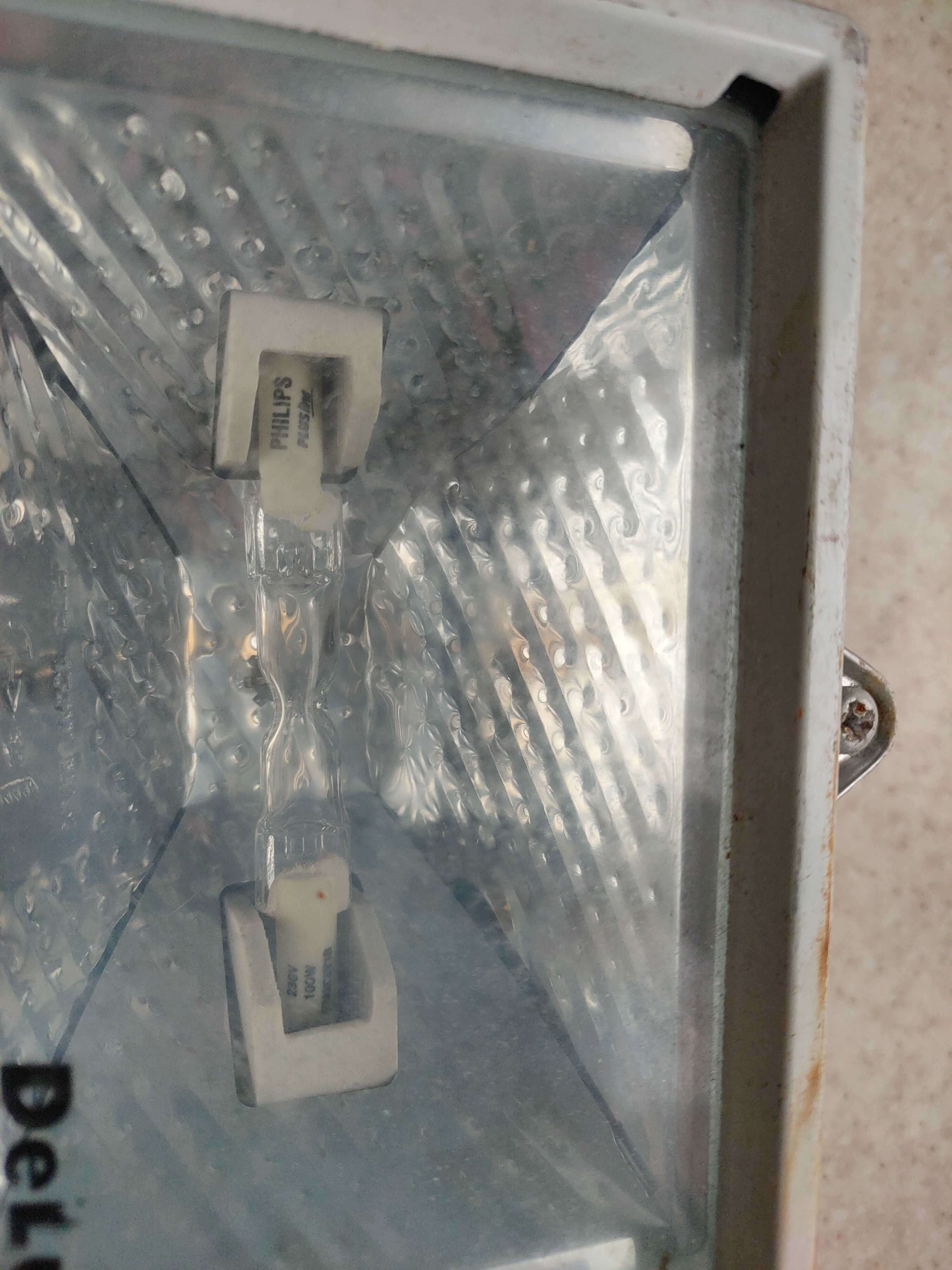Прожектор галогенный Delux 150W IP54+ .