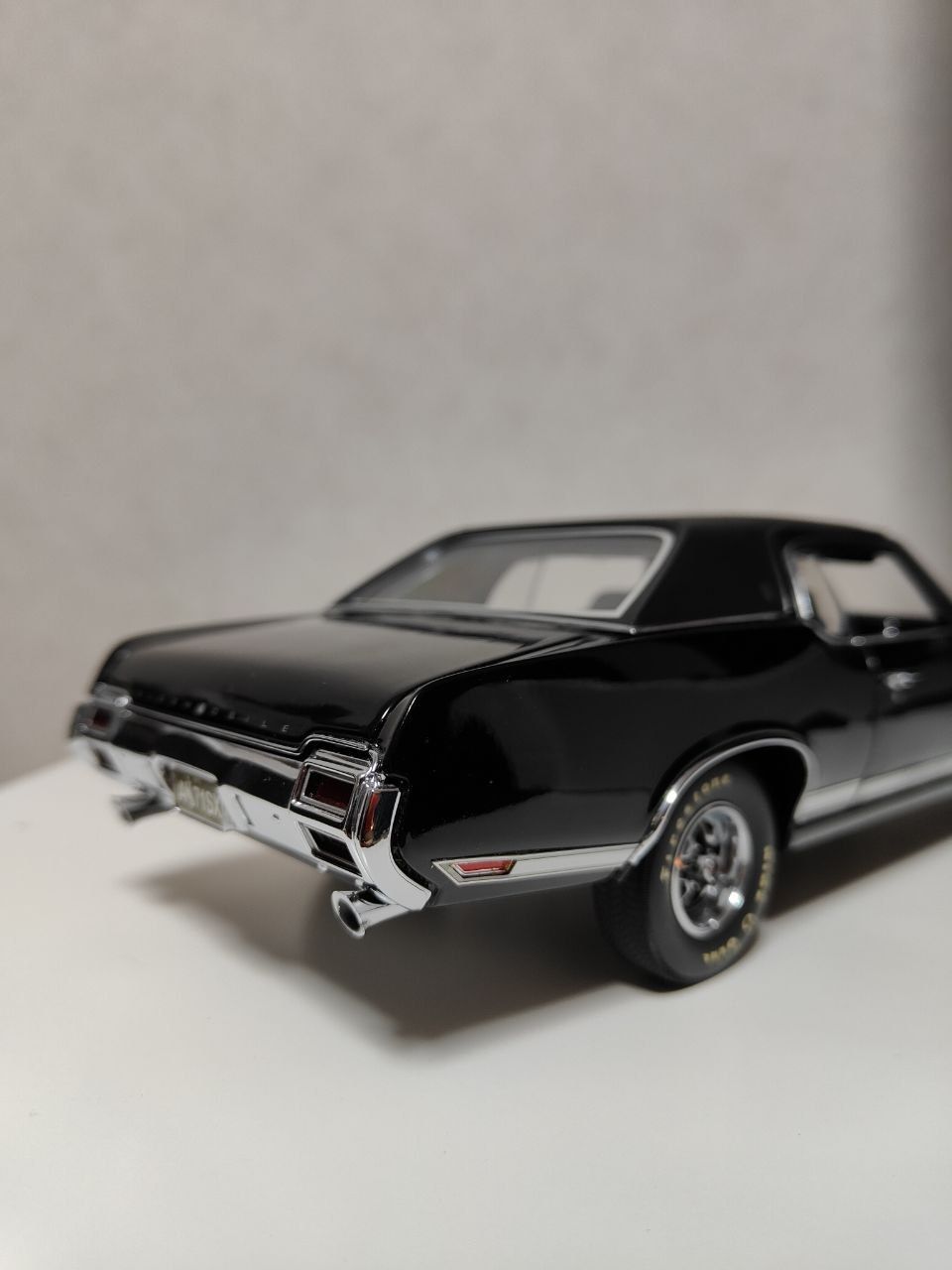 ExactlDetail Replicas Oldsmobile Cutlass Supreme SX 1971 1/18