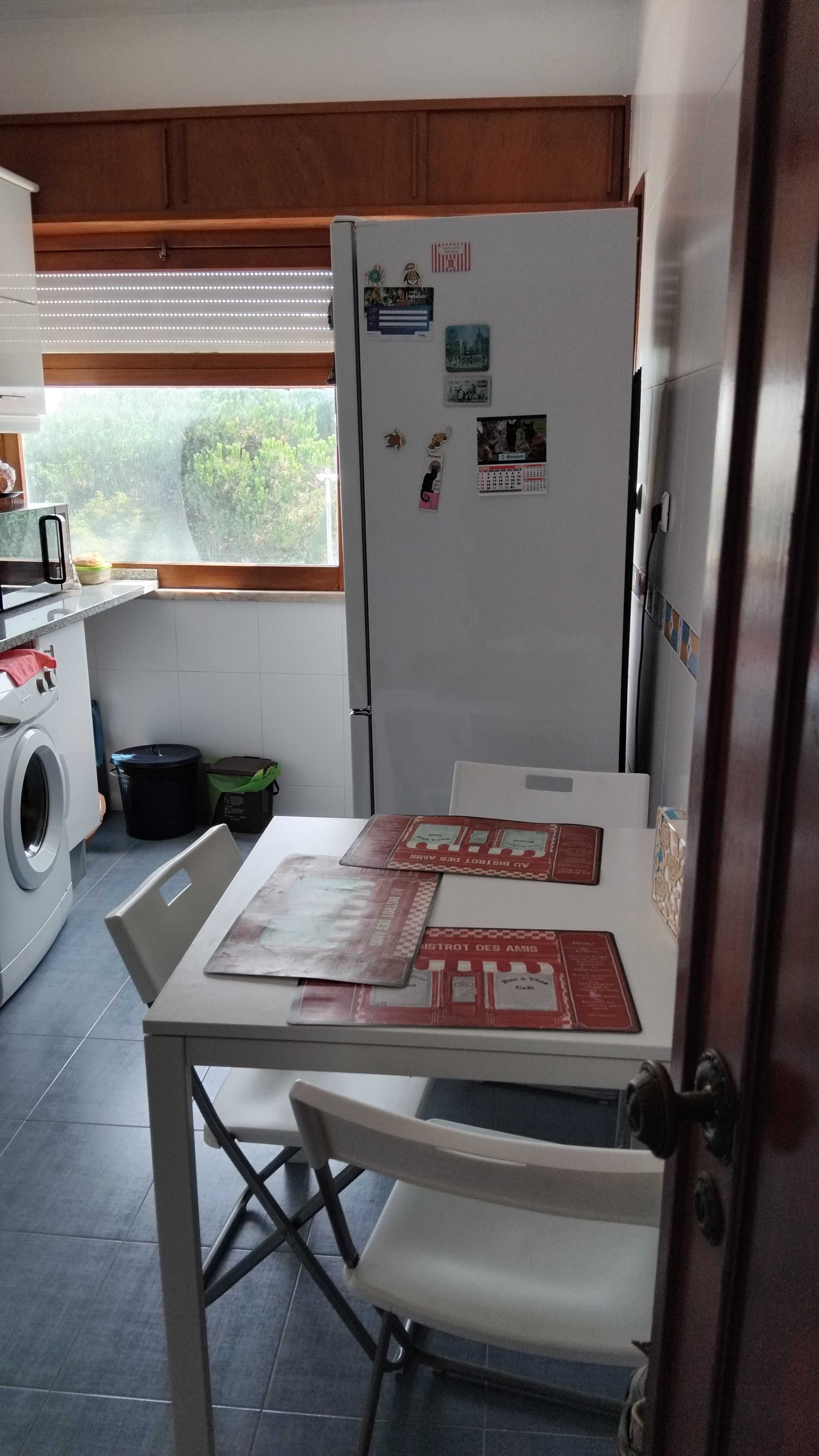 Quarto mobilado em Monte Abraão, despesas incluídas, contrato Finanças
