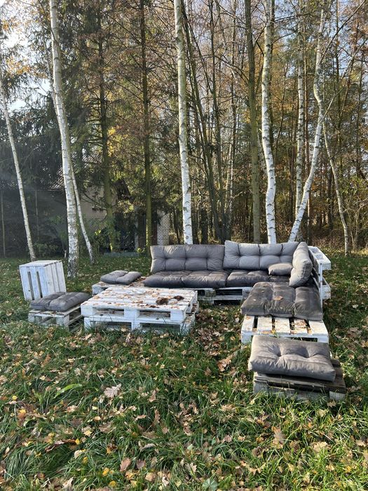 Meble ogrodowe z palet, palety z poduszkami