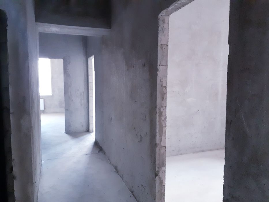 Продаю окремо розташоване приміщення на 5 квартир  в ЖК Рів"єра Микола