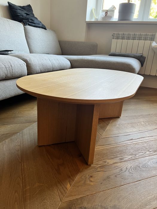 Owalny stolik kawowy z drewna Westwing 55x100 cm