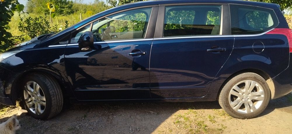 Пежо 5008 в дуже гарному стані