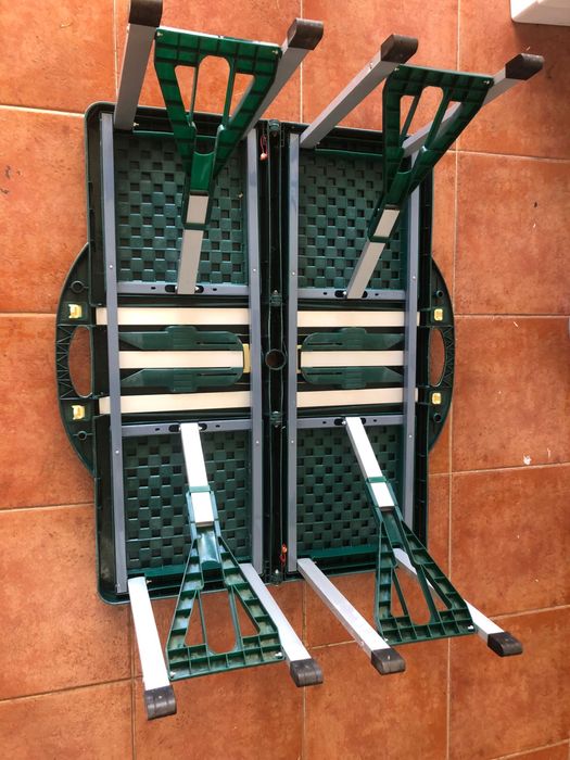 Mesa Portátil em mala com 4 cadeiras incluídas
